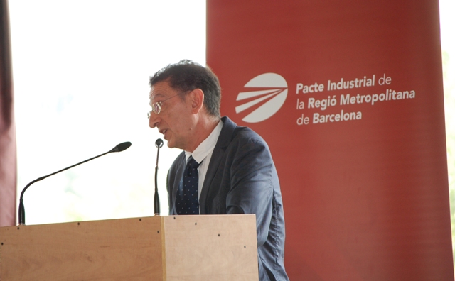 Professor Mikel Navarro during the conference when he talked about “Strategy, Industry and Local Economic Development”