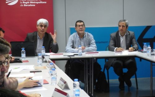 D’esq. a dta.: Ignasi Ragàs, autor del paper; Juan José Casado, president de la Comissió de Mobilitat del Pacte Industrial, i Carles Rivera, coordinador gerent del Pacte Industrial