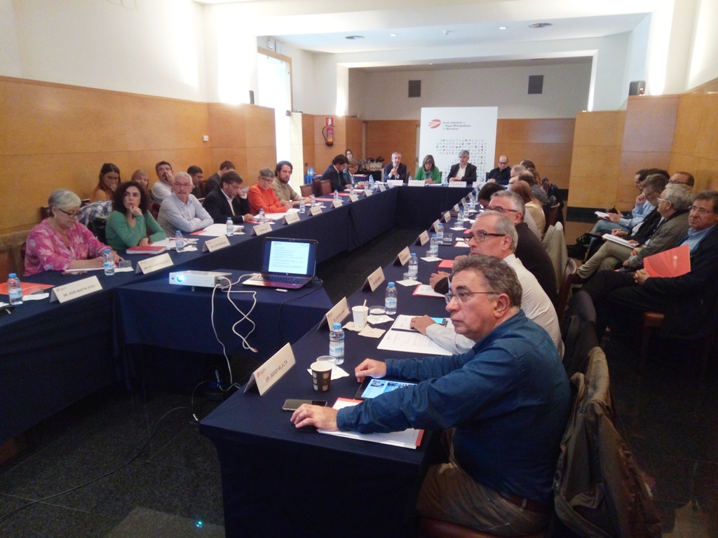 Los asistentes a la reunión durante el repaso a las actividades de la asociación.